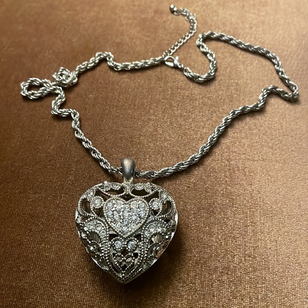 Silver chunky necklace with heart pendant